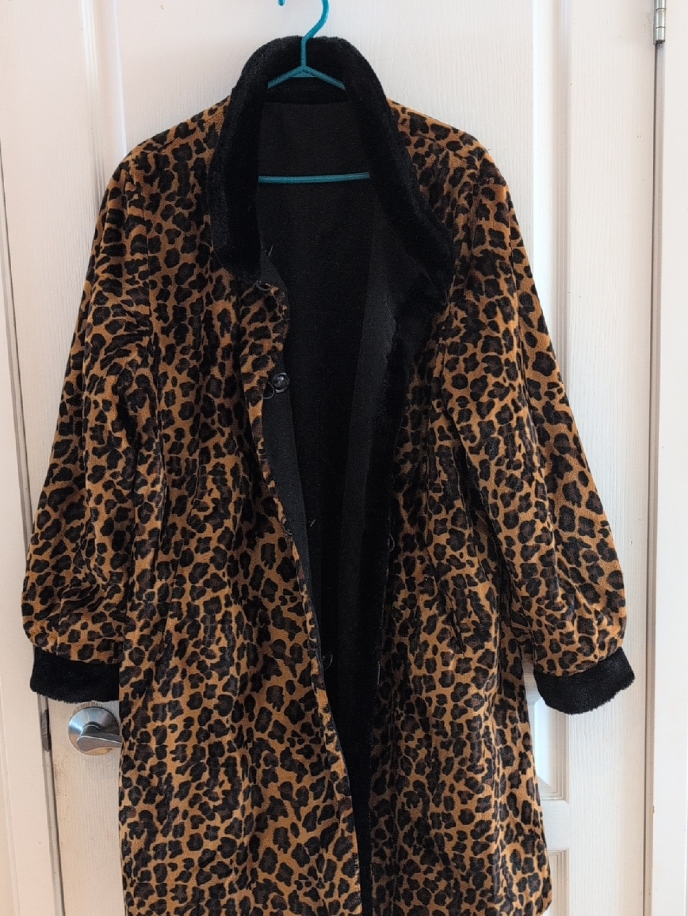 334 - Leopard Print Faux Fur Coat Reversable - very soft, great condition - Picture 2 of 9